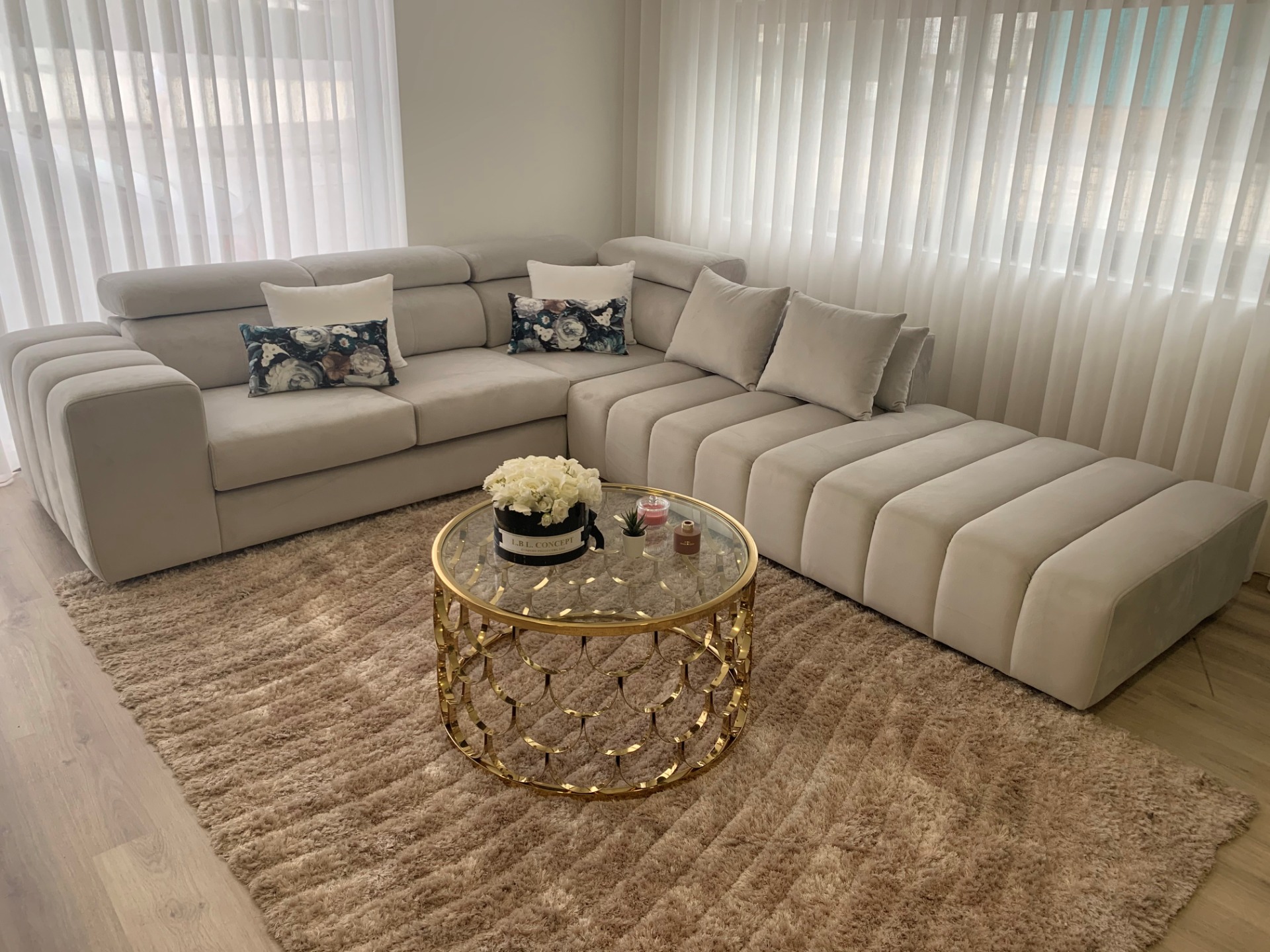 Sofá com conforto e design equilibrado