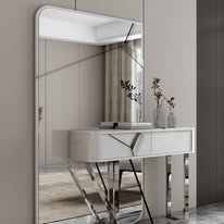 Móvel de entrada com design decorativo e funcional