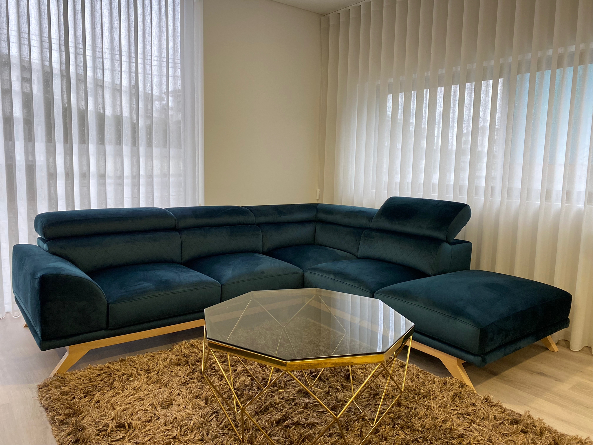 Sofá com conforto e design equilibrado