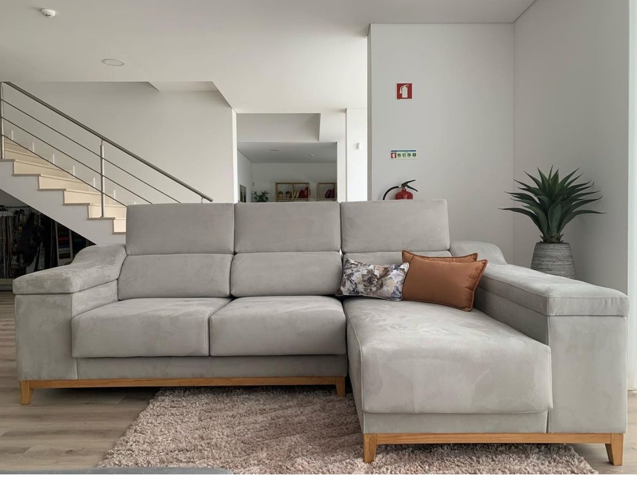 Sofá com conforto e design equilibrado